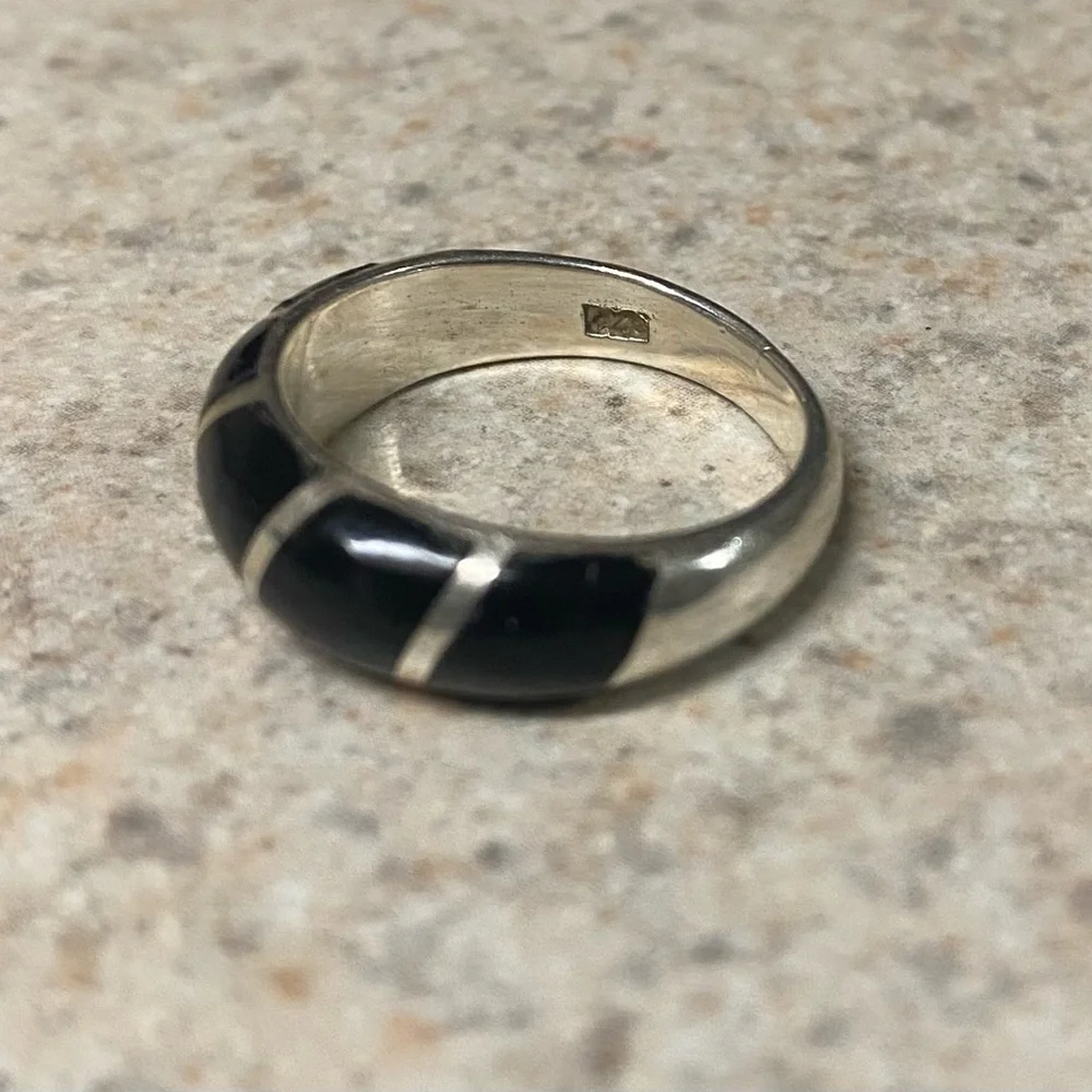 Vintage .925 Sterling Silver Black Onyx Band Ring Size 7 Unisex 4g